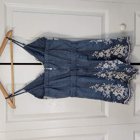 Simplee Womens Chambray Demim Embroiderd Romper Size SM Floral Boho Adjustable - Picture 2 of 11